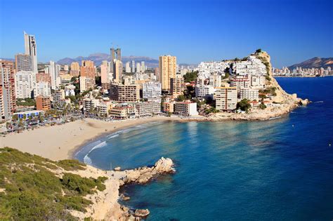 Escorts Benidorm y acompañantes de lujo vs. putas en Benidorm